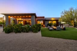 Custom Desert Modern 5 bedroom including Casita! Pickleball, Hot-Tub, Put-Put - Image 4
