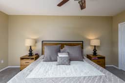 Signature Complex - Highly Desirable 2/2 with Heated Pool, Spa, Steam, Sauna - Image 4