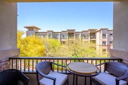 Location, Luxury Amenities, Walk to everything! - Image 4