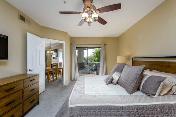 Signature Complex - Highly Desirable 2/2 with Heated Pool, Spa, Steam, Sauna - Image 5
