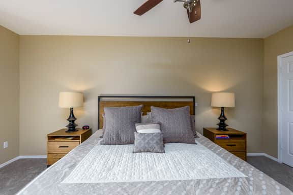 Signature Complex - Highly Desirable 2/2 with Heated Pool, Spa, Steam, Sauna - Image 4