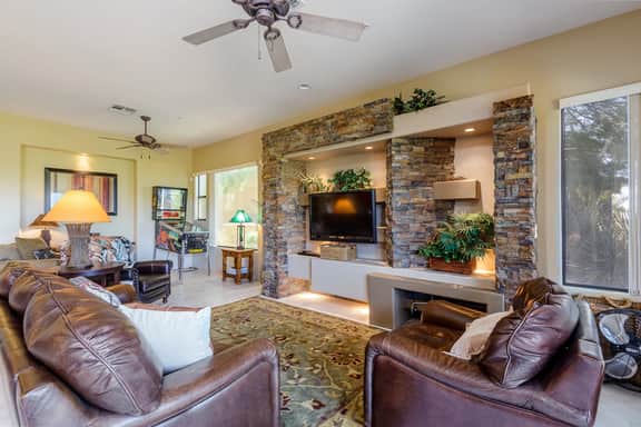 2450 Square Foot Town-Home with Golf Course and Mountain VIEWS! - Image 2