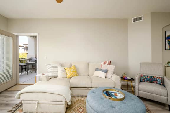 Location, Luxury Amenities, Walk to everything! - Image 3
