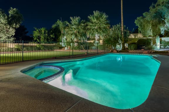 Entertainers delight in sought after Kierland with Diving Pool & Spa - Image 1