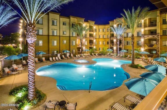 Location, Luxury Amenities, Walk to everything! - Image 1