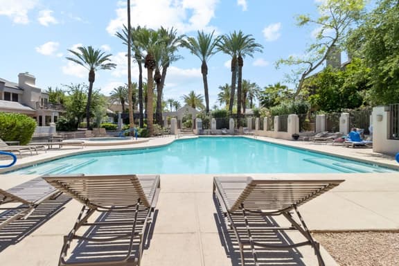 Gated Gainey Ranch condo, garage, heated pool, walk to restaurants, shopping! - Image 1