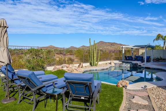 Heated Pool*/Spa, Mountain/Sunset Views, Amenities Galore.... - Image 1