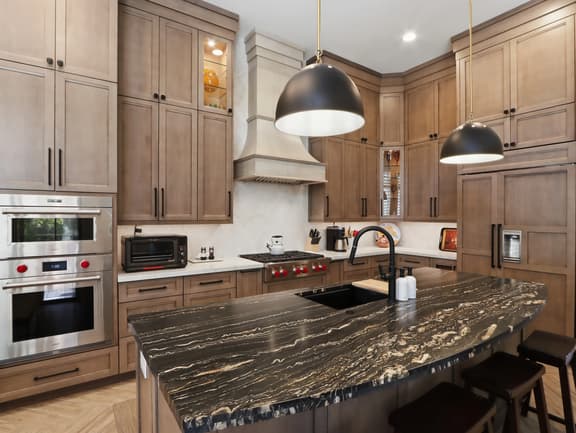 Luxury in Desert Ridge - Image 1